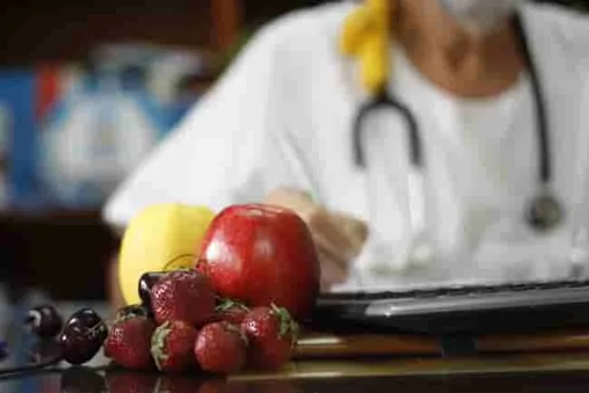 La revolución de la terapia nutricional y su impacto en la prevención y tratamiento de enfermedades crónicas.