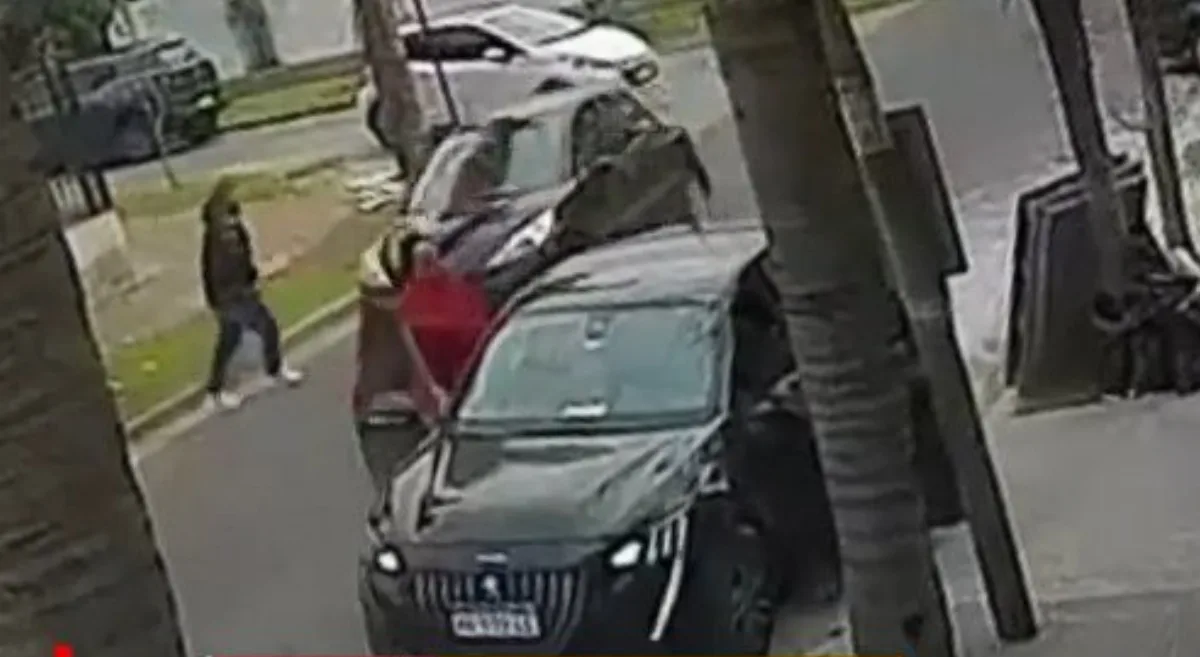 Ramos Mejía: cuatro delincuentes asaltaron a una familia y se llevaron el auto con los tres hijos adentro